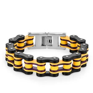Détail macro du bracelet chaîne de vélo multicolore avec boucle en acier inoxydable