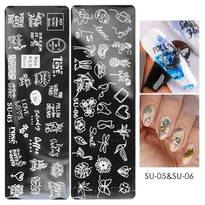 Détail de la plaque de stamping nail art avec fleurs, visages et motifs botaniques