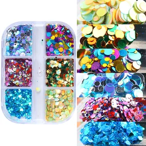 Dettaglio macro di glitter per unghie in 6 griglie con paillettes tonde ed esagonali