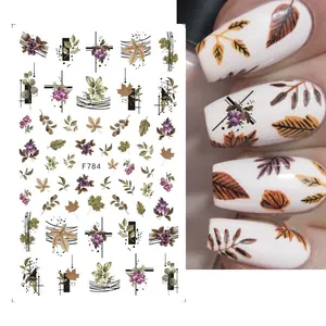 Adesivi per unghie autunnali con foglie di acero e bacche colorate in design F784