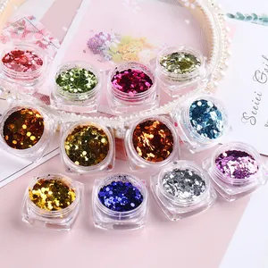 Détail de 11 couleurs paillettes hexagonales en pots ronds pour décoration d'ongles d'été