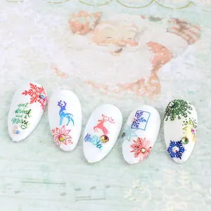 3D Kerst nagelstickers met kleurrijke rendieren, sneeuwvlokken en feestelijke steentjes