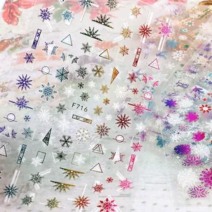 Detail van 3D kerst nagelstickers F716 met metallic sneeuwvlokken en eland ontwerpen