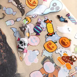 Vue détaillée d'autocollants nail art d'Halloween avec motifs citrouille et fantôme