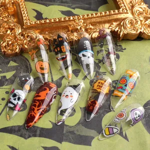 Détails d'autocollants pour ongles d'Halloween avec citrouilles, fantômes et crânes stylisés