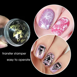 Detail von 2,8 cm Silikon-Nagelstempel mit Blumenmustern und Maniküre-Transferergebnissen
