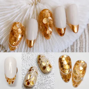 Kit de paillettes mica dorées pour nail art avec accents de perles blanches