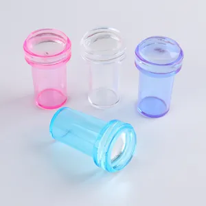 Quatre tampons à ongles transparents colorés avec têtes en silicone dans un ensemble