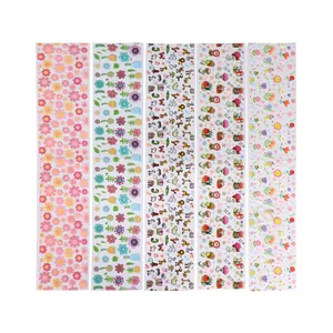 Cinq rouleaux assortis de stickers pour ongles motifs fleurs et animaux de dessin animé