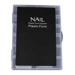 Transparante nagelverlenging mallen set in een 10-vaks plastic opbergdoos voor nagels