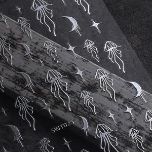 Détails d'autocollants 3D argentés pour ongles avec motifs de méduses et étoiles