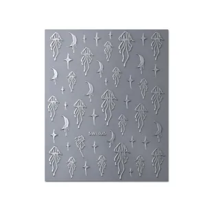 Autocollants ongles 3D argentés avec motifs méduses, lunes et étoiles sur fond blanc