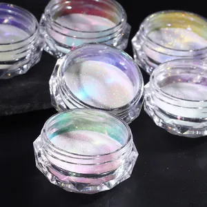 Makroaufnahme von 6er Set Aurora Nagelglitzer mit irisierendem holografischem Effekt