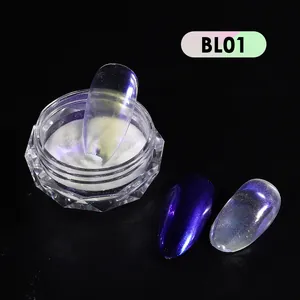Makro-Detail von BL01 Aurora-Nagelpuder mit irisierendem Chrom- und Metallic-Spiegeleffekt
