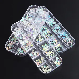 Tres cajas de almacenamiento con diamantes aurora y cristales de corazón para nail art