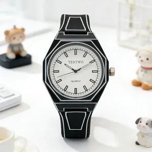 2D Cartoon Style Quartz Watch For Men Women Trendy Manga Artistic Design Octagonal Alloy Case Silicone Strap Casual Wristwatch