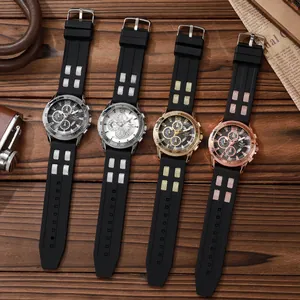 Montres de sport pour hommes en silicone avec accents métalliques en argent et or chic
