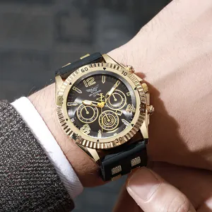Heren chronograaf horloge goudkleurig met zwarte siliconen band en kwarts uurwerk