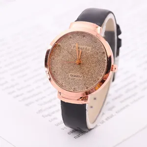Montre à quartz rose doré pour femme avec bracelet en cuir noir et cadran ciel étoilé