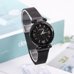 Montre élégante pour femme avec cadran ciel étoilé, bracelet en maille noire et chiffres romains