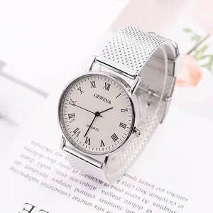 Montre à quartz tendance avec bracelet en maille argentée et chiffres romains sur cadran