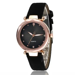 Montre à quartz minimaliste avec boîtier or rose, index diamant et bracelet en cuir