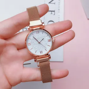Minimalistische roségoldene Damenuhr mit Strass-Zifferblatt und Mesh-Armband