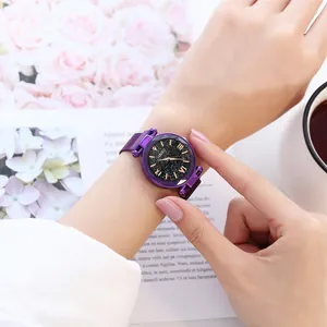 Damenarmbanduhr mit lila Sternenhimmel-Zifferblatt und magnetischem Milanaise-Armband