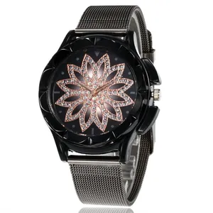 Montre à quartz élégante avec cadran à fleurs noires et bracelet en maille gris foncé