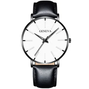 Dettaglio dell'orologio minimalista Geneva bianco con cinturino in pelle nera opaca