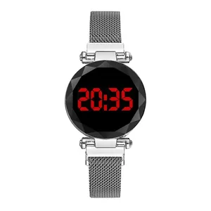 Dames digitale LED-horloge met zilveren magnetische mesh-band en facetgeslepen glas