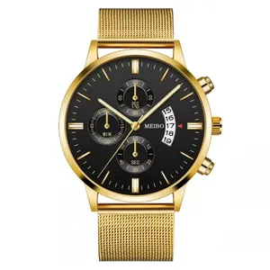 Détails du bracelet en maille dorée et du cadran noir à trois yeux de la montre MEIBO