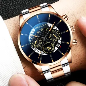 Détail d'une montre à quartz pour homme avec cadran bleu, dateur et bracelet acier