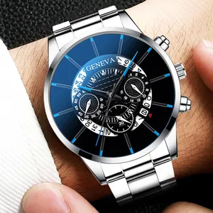 Gros plan d'une montre Geneva pour homme avec cadran dégradé bleu et bracelet en acier argenté