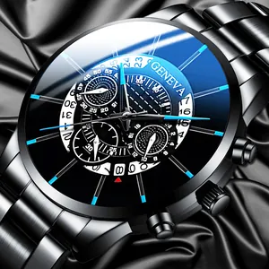 Détail de la montre Geneva pour homme avec bracelet en acier noir et aiguilles bleues