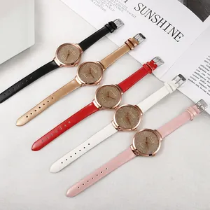 Coffret montres quartz femme avec cadran ciel étoilé et bracelets en cuir coloré