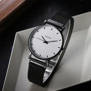 Montre à quartz Geneva minimaliste avec bracelet en maille noire et cadran blanc