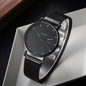 Montre à quartz Geneva en maille noire avec cadran minimaliste et index bleus