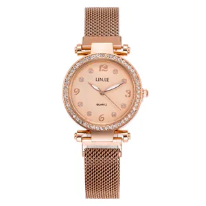 Elegante orologio da donna in oro rosa con lunetta di cristalli e cinturino mesh