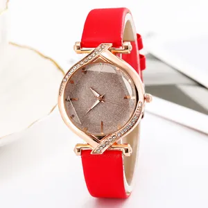 Montre femme avec bracelet en cuir rouge, boîtier diamant or rose et cadran pailleté