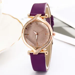 Montre à Quartz de Mode pour Femmes Avec Bracelet en Similicuir Boîtier en Alliage Cadran Ciel Étoilé Scintillant Montre-Bracelet Décontractée pour Femmes