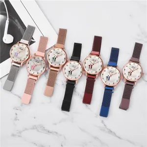 Eleganti orologi al quarzo da donna con cinturino in maglia e fibbia magnetica vari