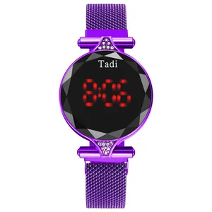 Montre numérique LED violette pour femmes avec verre taillé et bracelet en maille d'acier