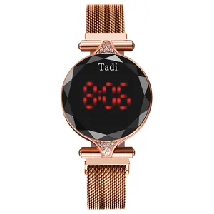 Montre numérique LED rose doré avec bracelet magnétique et accents diamantés