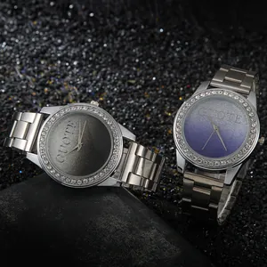 Montres à quartz pour femmes avec cadrans dégradés et boîtiers sertis de cristaux sur pierre