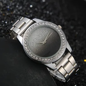Montre quartz femme avec bracelet acier argenté et cadran dégradé gris givré
