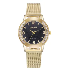 Elegante goldene Quarzuhr mit doppelten Diamantreihen und schwarzem Edelstahlarmband