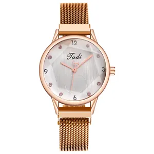 Modische Damen-Quarzuhr in Roségold mit Mesh-Armband und Zifferblatt mit Herztextur