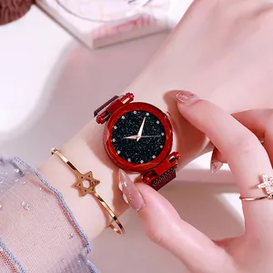 Damen-Sternenhimmeluhr mit rotem Milanaise-Magnetband und blauem Zifferblatt