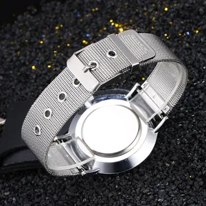 Montre Geneva argentée avec bracelet en maille, vue arrière et boucle sur pierres sombres